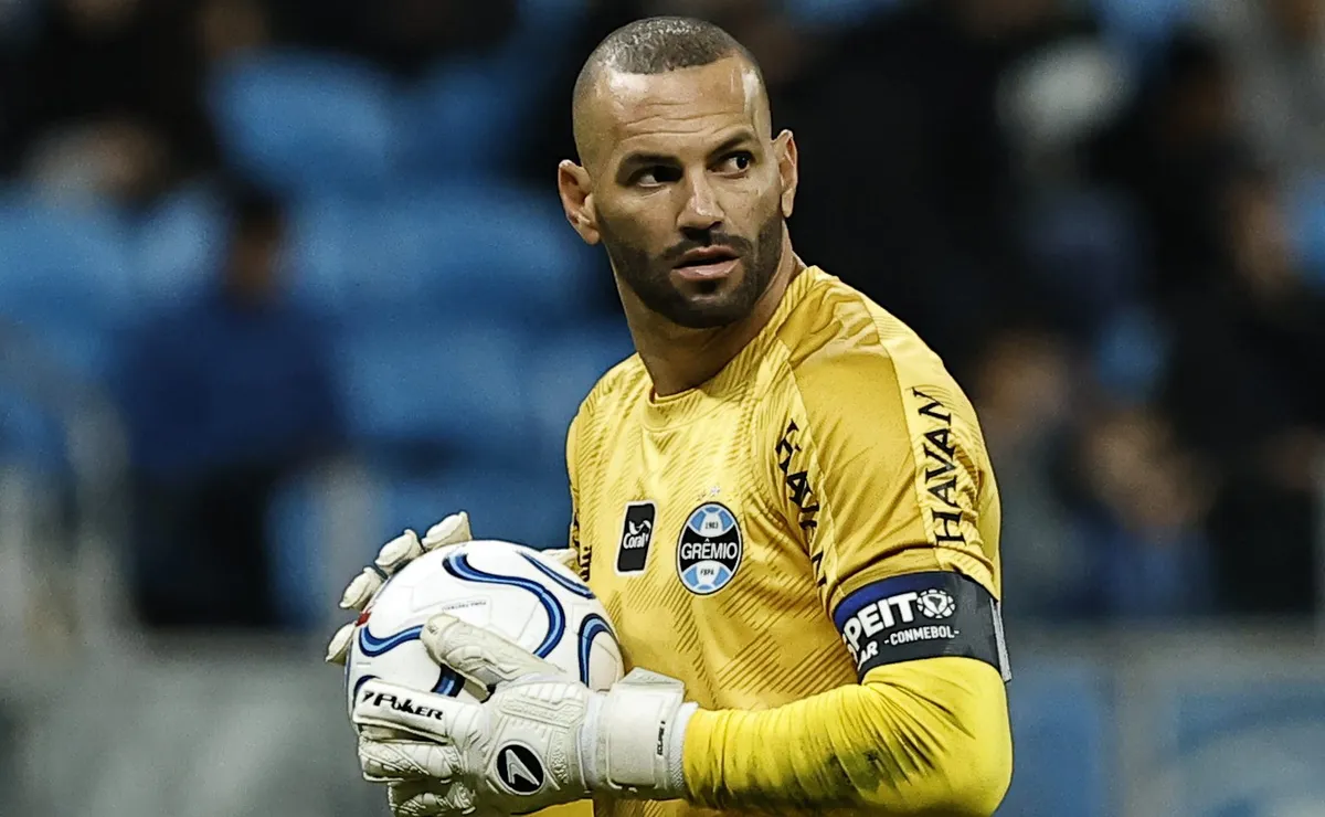 Weverton amplia marca histórica do Grêmio em Copas pela Seleção