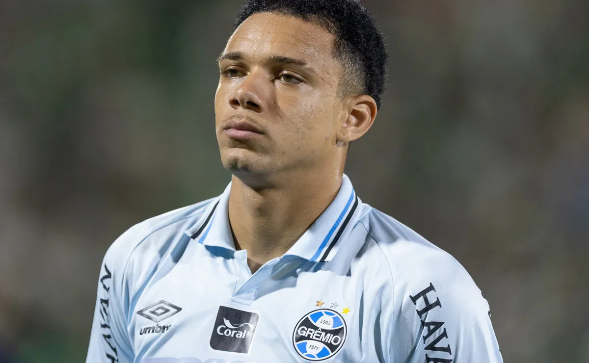 Grêmio recebe oferta de R$ 69 milhões do Newcastle por Viery