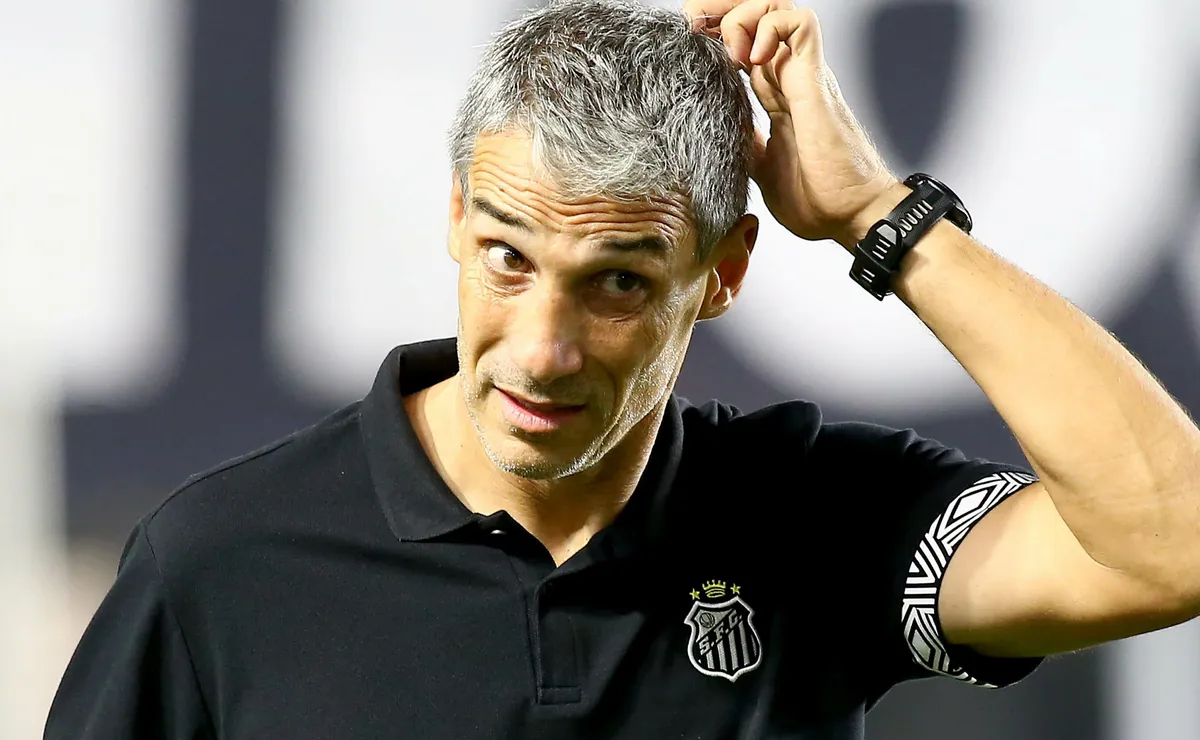 Vojvoda, ex-Santos, ganha força e pode substituir Renato Gaúcho no Vasco