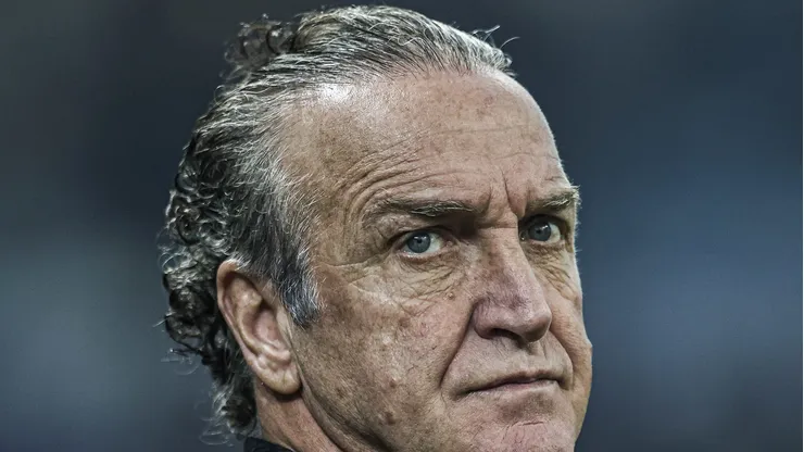 Cuca técnico do Santos durante partida válida pelo Campeonato Brasileiro