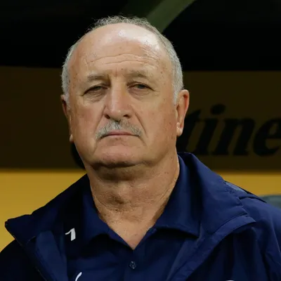 Felipão compara situação de Neymar com a de Romário em 2002