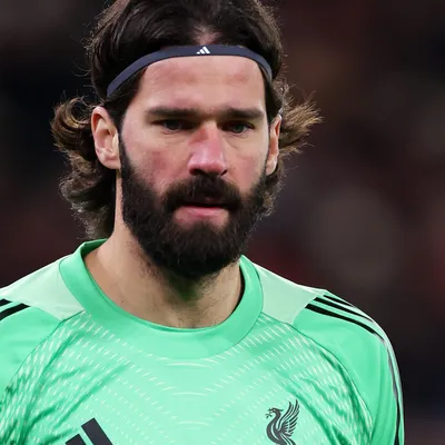 Alisson volta a atuar pelo Liverpool, mas pode sair