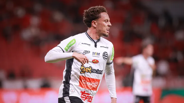 Ian Lucas marcou contra o Inter, mas não impediu a derrota do Athletic.
