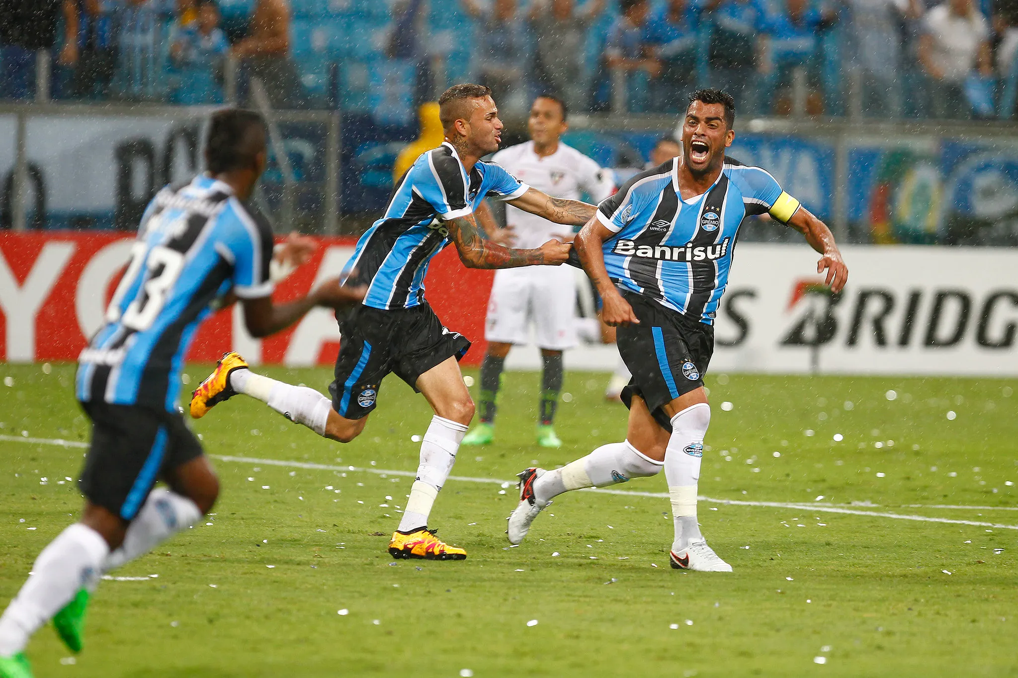 Jesús Valenzuela apitou vitória do Grêmio contra LDU em 2016 – Foto: Lucas Uebel/Grêmio FBPA