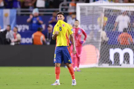 Jorge Carrascal atuando com a seleção colombiana – (Foto: Carmen Mandato/Getty Images)