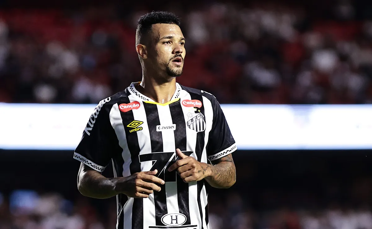 Santos aguarda proposta por Zé Ivaldo e não trabalha com rescisão contratual