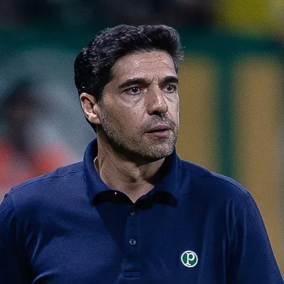 Abel Ferreira recebe punição da Conmebol por gesto obsceno