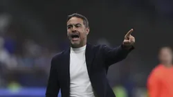Artur Jorge durante jogo da Raposa