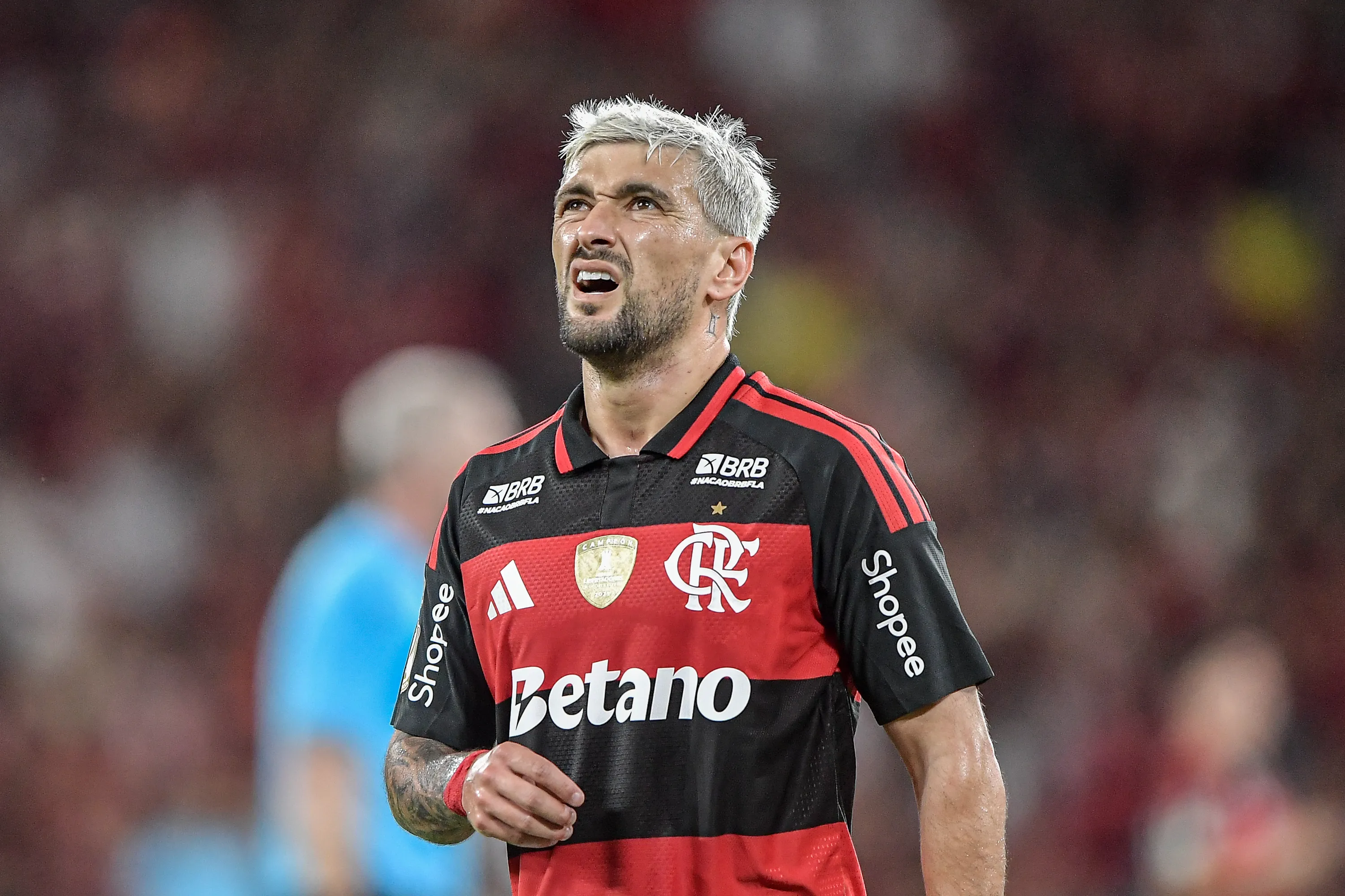 RJ – RIO DE JANEIRO – 22/04/2026 – COPA DO BRASIL 2026, FLAMENGO X VITORIA – Arrascaeta jogador do Flamengo durante partida contra o Vitoria no estadio Maracana pelo campeonato Copa Do Brasil 2026. Foto: Thiago Ribeiro/AGIF