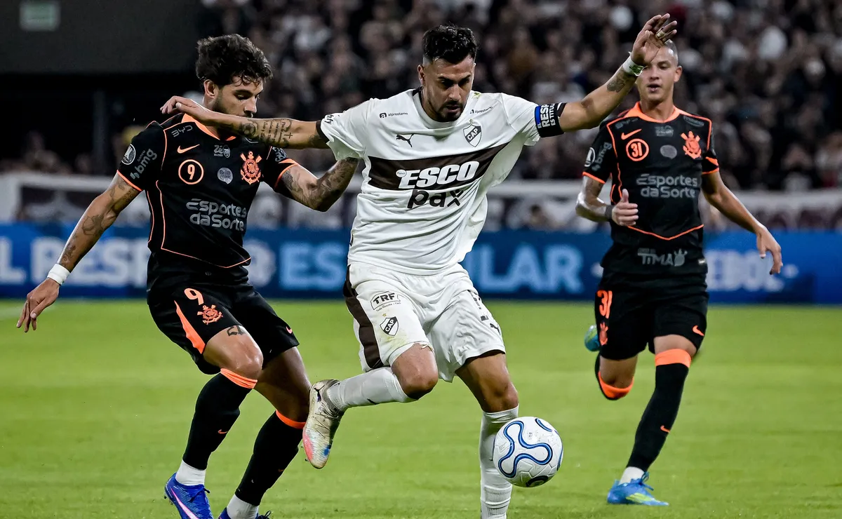 Corinthians x Platense: onde assistir ao vivo, horário e escalações do jogo desta quarta