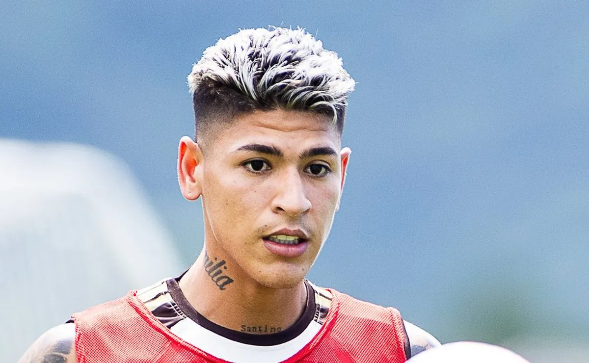 Carrascal decide deixar o Flamengo após novos problemas e pode voltar para o futebol russo