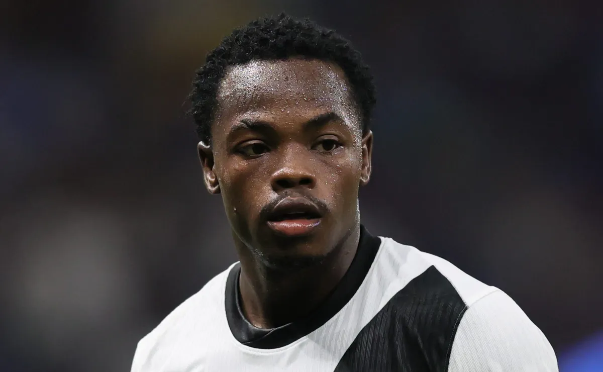 Convocado pela seleção colombiana, Andrés Gómez desfalca o Vasco contra o Atlético no dia 31 de junho