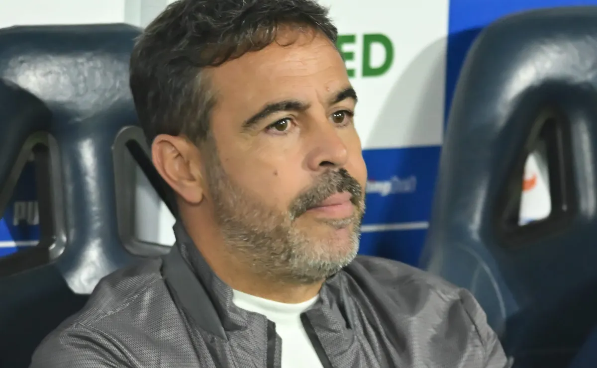 Artur Jorge descarta poupar titulares no Cruzeiro após sequência dura