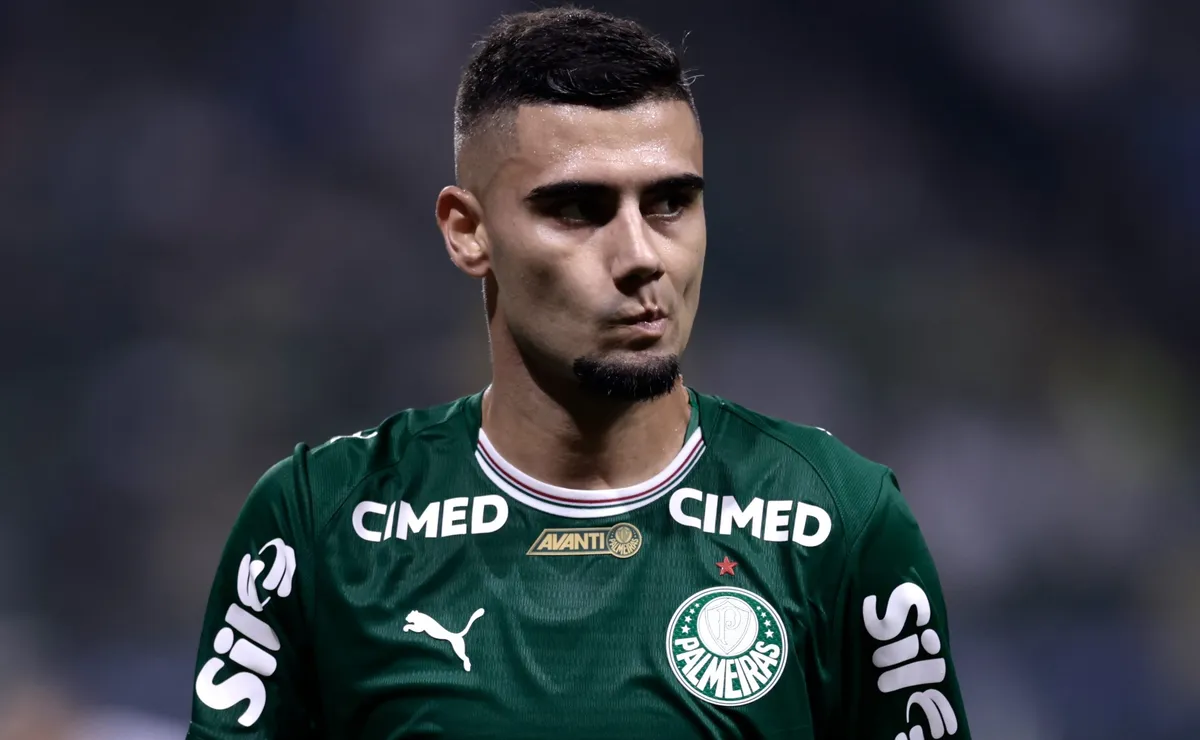 Velloso detona escolha de Ancelotti por ‘flamenguistas’ e defende Andreas Pereira