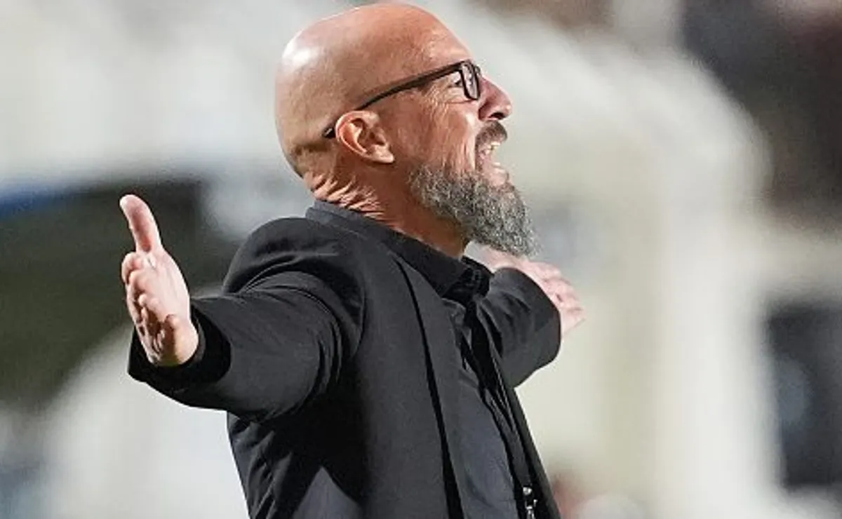 Alejandro Orfila desabafa antes de enfrentar o Flamengo: “Tenho 17 jogadores”