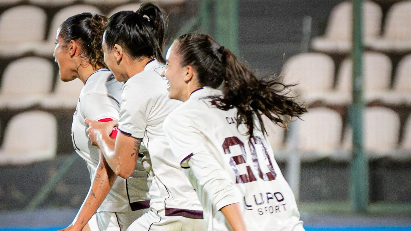 Jogadoras da Ferroviária celebram gol no Brasileirão Feminino