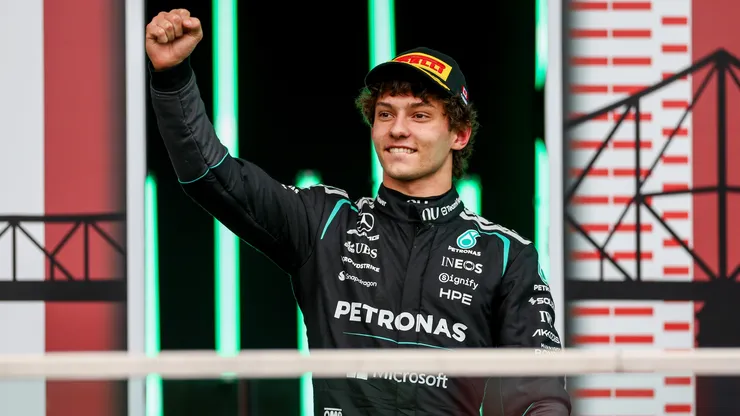 Andrea Kimi Antonelli festeja vitória no GP do Canadá
