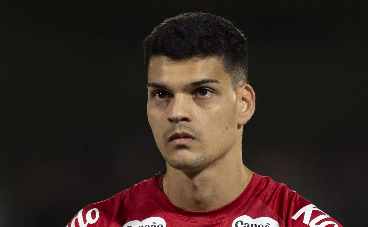 Gabriel Brazão cogita sair do Santos e vive cenário de indefinição no clube