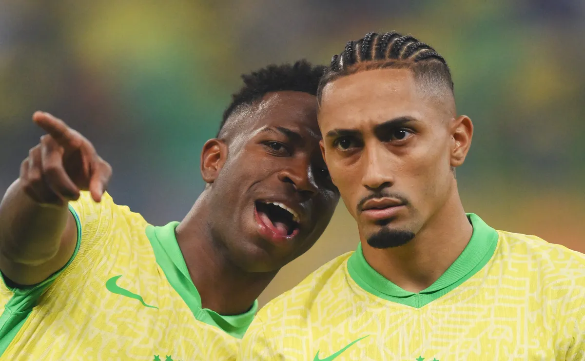 Com incertezas sobre Neymar, Raphinha e Vinícius Júnior podem assumir protagonismo da Seleção na Copa