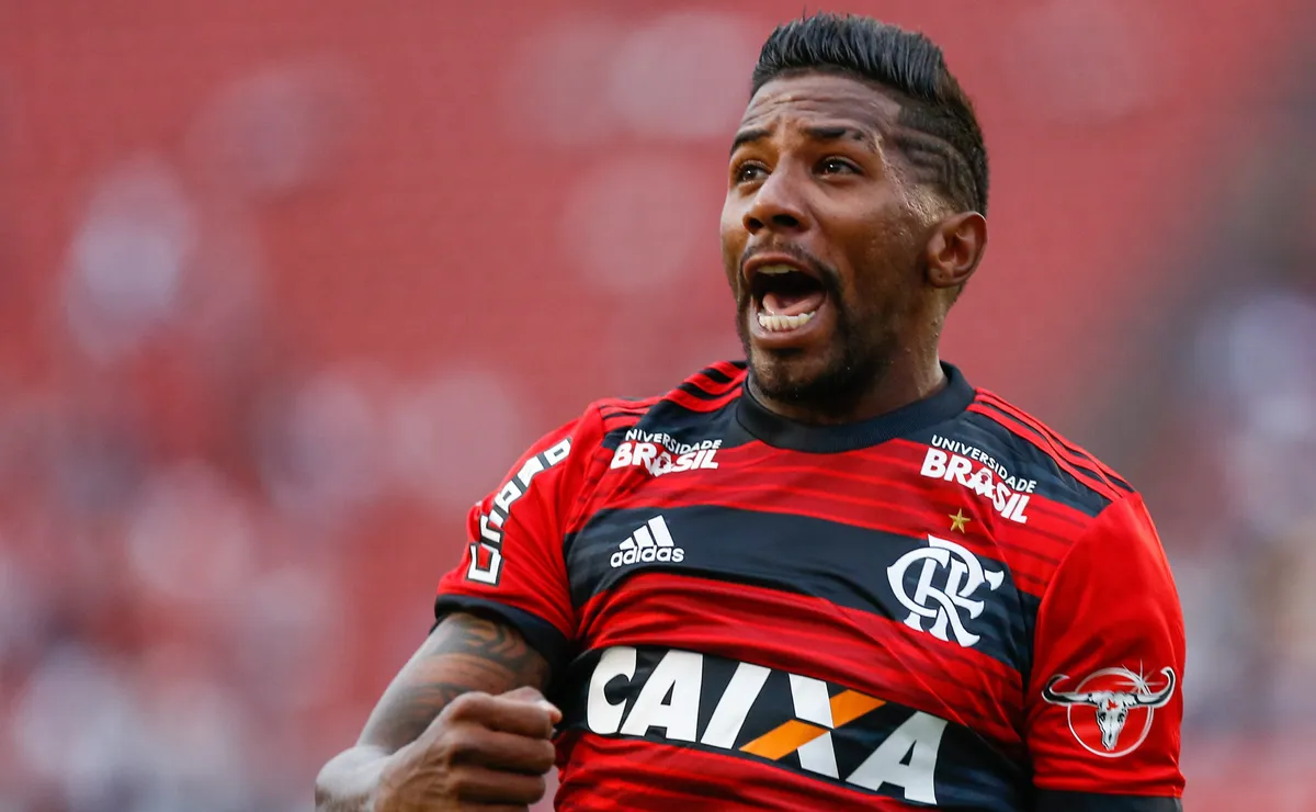 Rodinei, ex-Flamengo, é contatado para voltar ao Brasil e jogar pelo Athletico-PR