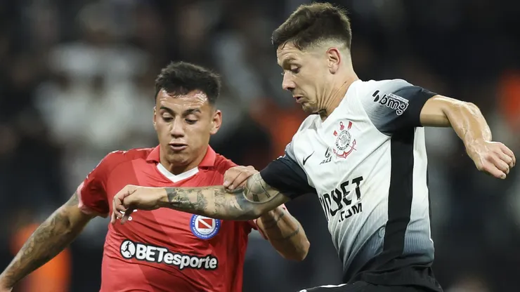 Corinthians tem dificuldades quando recebe times argentinos (Photo by Alexandre Schneider)