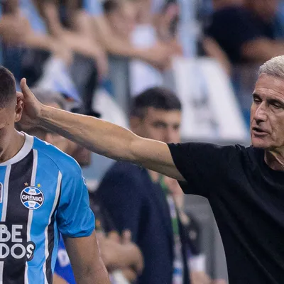 Luís Castro define saída de Monsalve no Grêmio