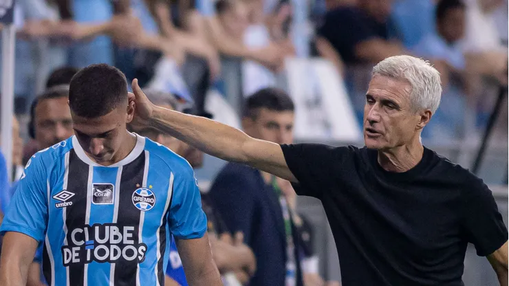 Monsalve, meia colombiano do Grêmio - Foto: Maxi Franzoi/AGIF