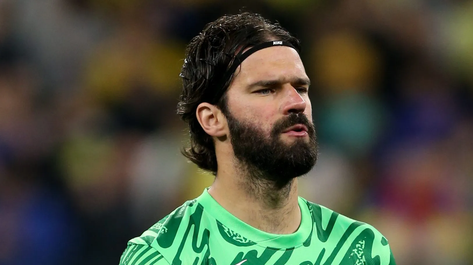 Foto: Marlon Costa/AGIF – Alisson durante a partida entre Brasil e Paraguai pelas Eliminatórias.