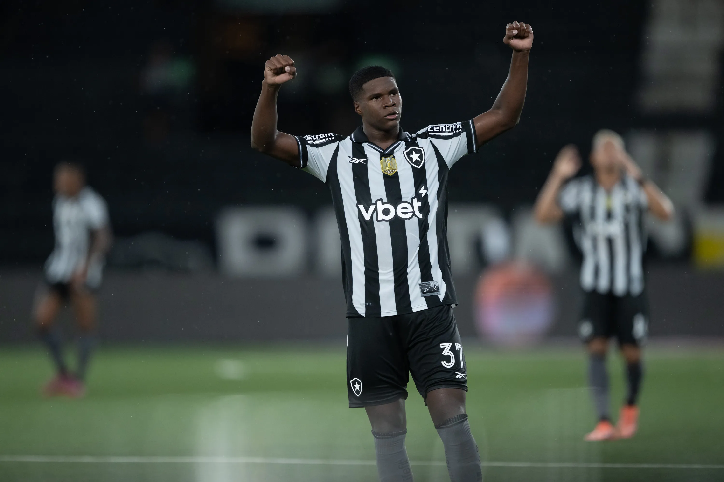 Kadir jogador do Botafogo comemora vitoria apos partida contra o Sport. Foto: Jorge Rodrigues/AGIF