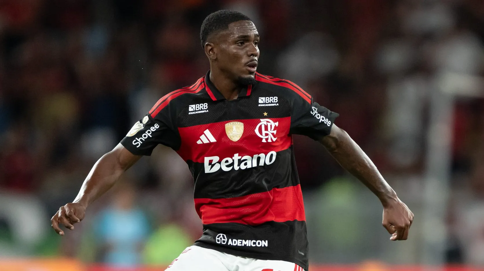Evertton Araújo jogador do Flamengo durante partida contra o Vitoria. Foto: Jorge Rodrigues/AGIF