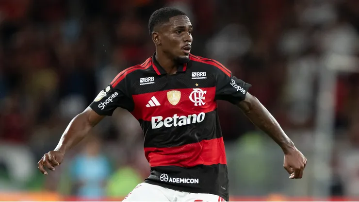 Evertton Araújo jogador do Flamengo durante partida contra o Vitoria. Foto: Jorge Rodrigues/AGIF