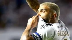 Gabigol se destaca em vitória do Santos contra o Deportivo Cuenca.