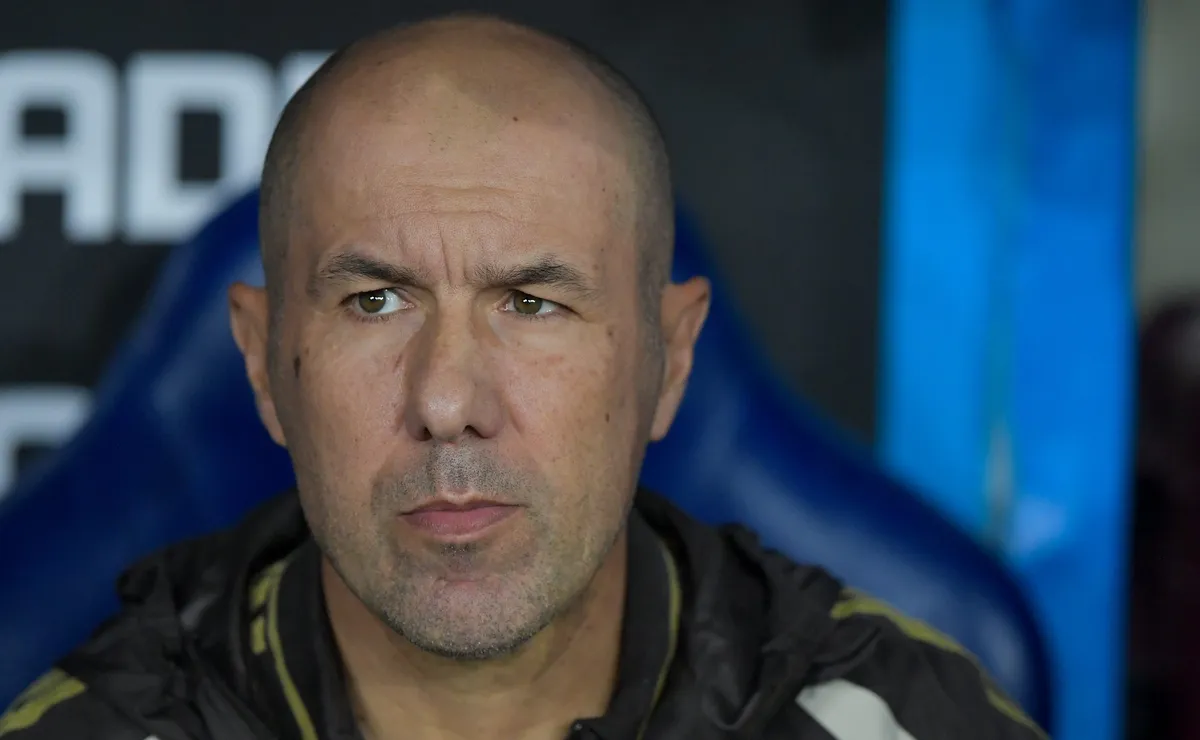 Leonardo Jardim demora para substituir e vitória do Flamengo só vem após alterações