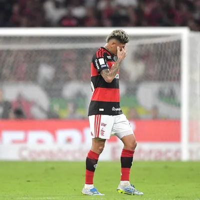 Carrascal é xingado pela torcida do Flamengo no Maracanã