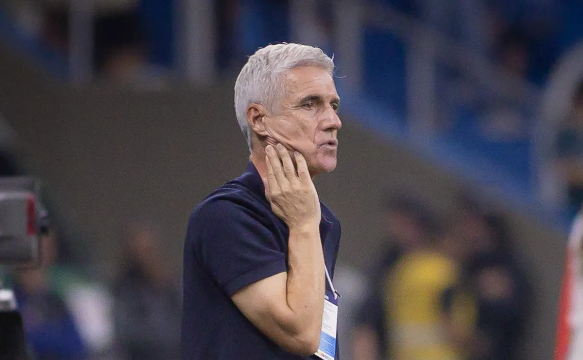 Luís Castro avalia trabalho no Grêmio após tropeço na Sul-Americana: “Tem tido muitas oscilações”