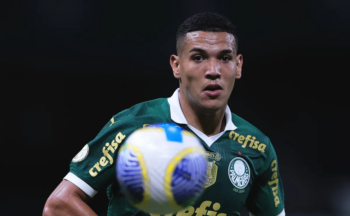 Famalicão-POR envia proposta de R$ 23,5 milhões ao Palmeiras por Naves