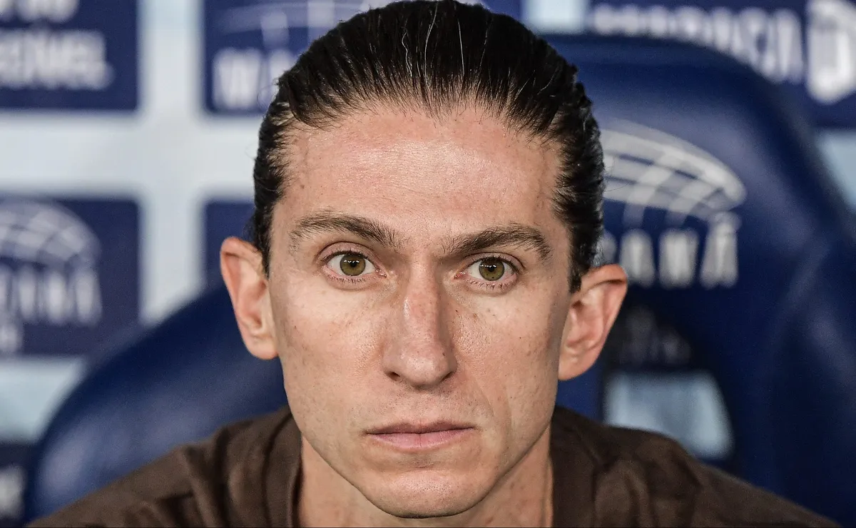 Filipe Luís é o favorito para assumir o Bayer Leverkusen, diz jornal alemão