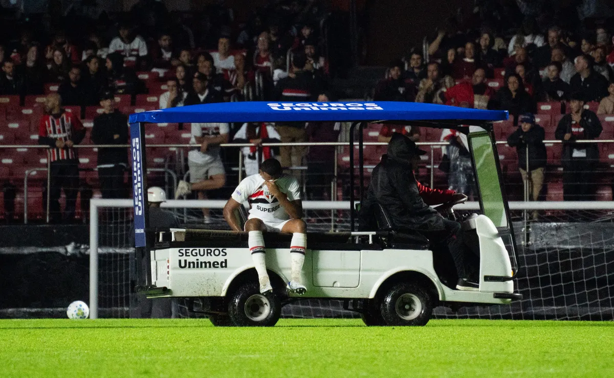 Sabino sofre lesão muscular grave e vira problema no São Paulo