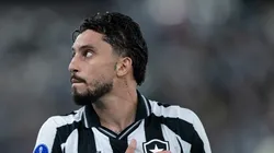 - Alex Telles jogador do Botafogo durante partida contra o Racing no estadio Engenhao pelo campeonato Copa Sul-Americana 2026.