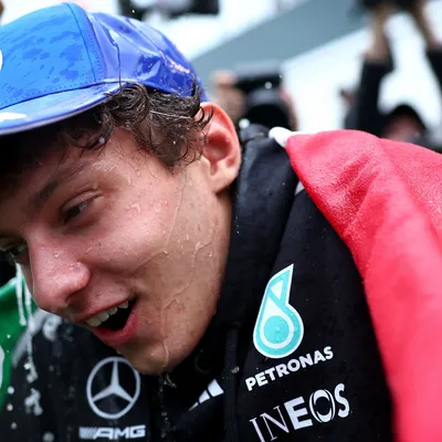Kimi Antonelli vence GP de Mônaco e dispara na liderança da F1