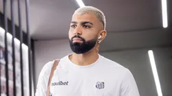 Gabigol jogador do Santos chegando na Vila Belmiro para jogo da Sul-Americana