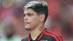 Ayrton Lucas durante partida do Fla.