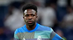 Vinícius Júnior durante aquecimento antes de jogo do Real Madrid.