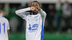 Jamerson comemora gol pelo Avaí na Série B.