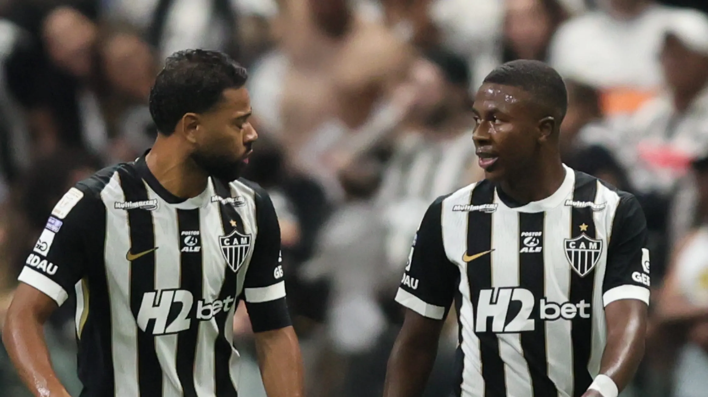 Foto: Gilson Lobo/AGIF – Alan Minda ao lado de Renan Lodi comemorando gol do Atlético.