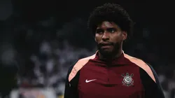 Hugo Souza jogador do Corinthians durante aquecimento antes da partida contra o Atlético-MG. Foto: Ettore Chiereguini/AGIF