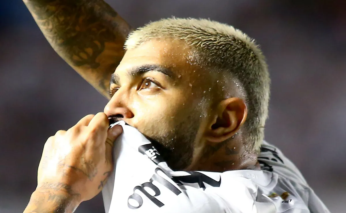 Gabigol ‘detona’ o Cruzeiro mais uma vez e agradece ao Santos: “Aqui estou tendo”