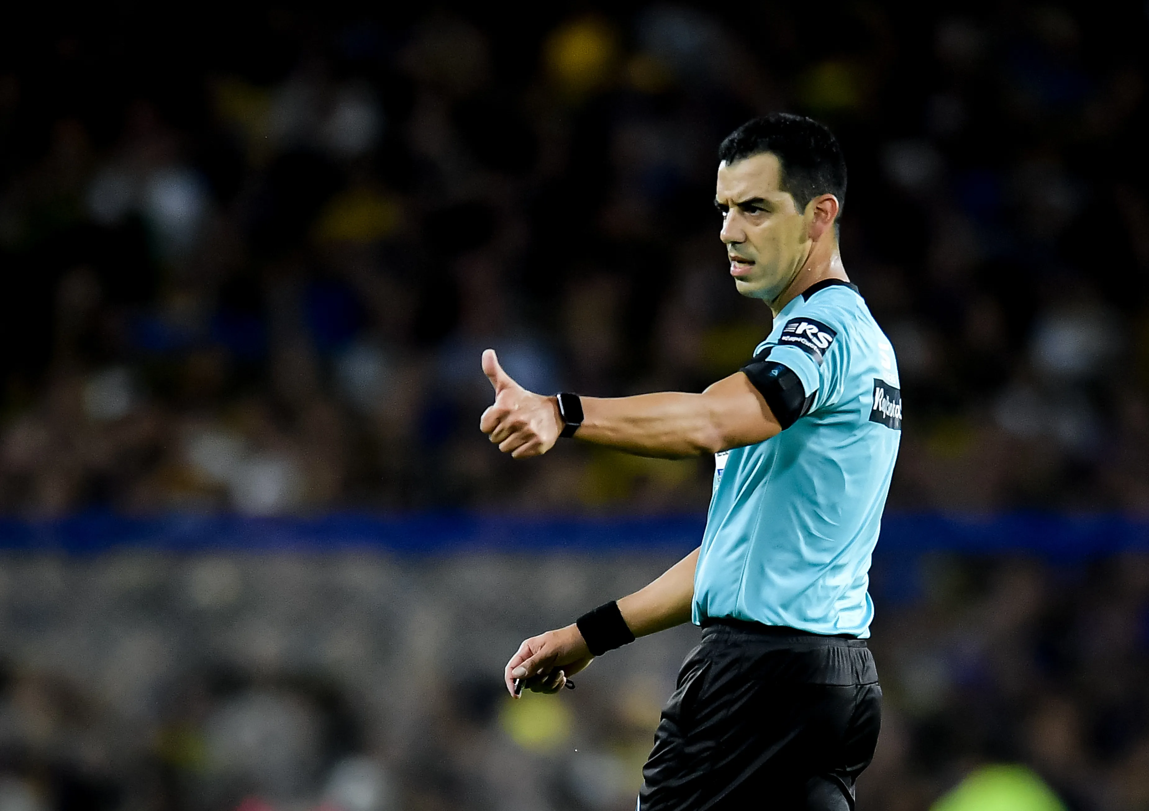 Árbitro Leandro Rey. (Photo by Marcelo Endelli/Getty Images)