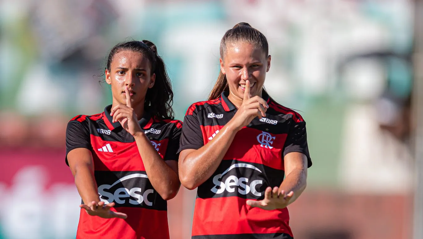 Anna Luíza e Brendha em campo pelo Flamengo sub-20