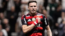 Saúl comemora gol pelo Flamengo.